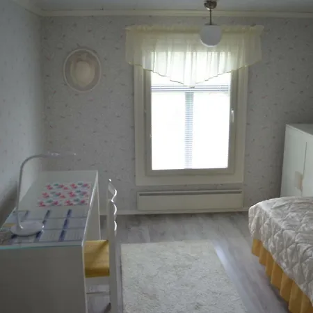 فيلة Luntinmaeen Omakotitalo Keskikyla